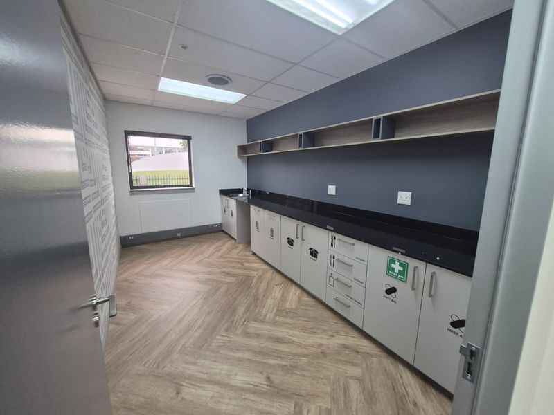 Office suite to rent in business park, off New Rd, Midrand - Photo 9