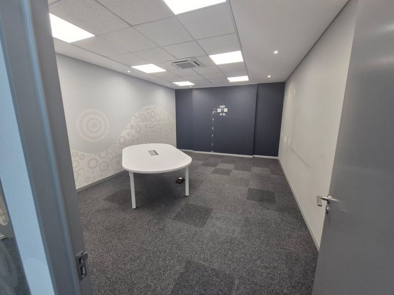 Office suite to rent in business park, off New Rd, Midrand - Photo 10