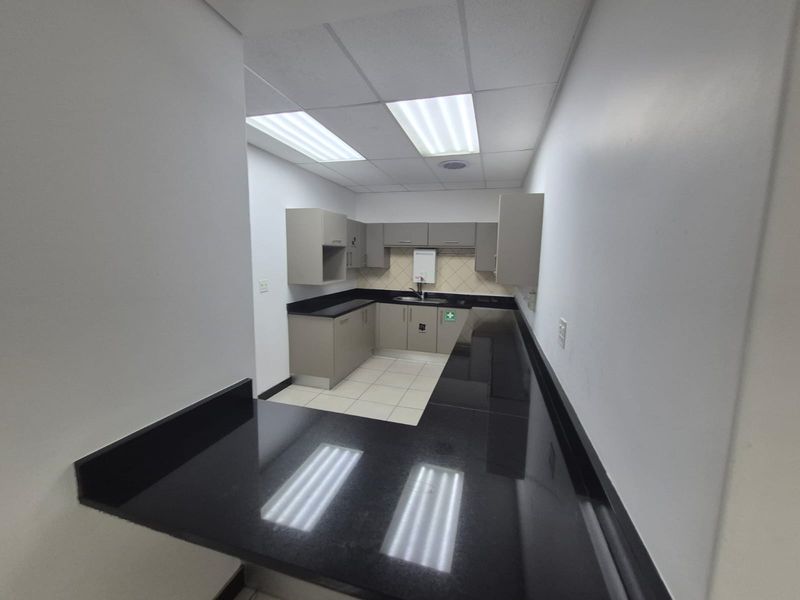 Office suite to rent in business park, off New Rd, Midrand - Photo 7