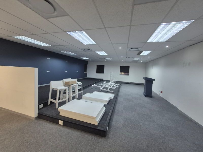 Office suite to rent in business park, off New Rd, Midrand - Photo 6