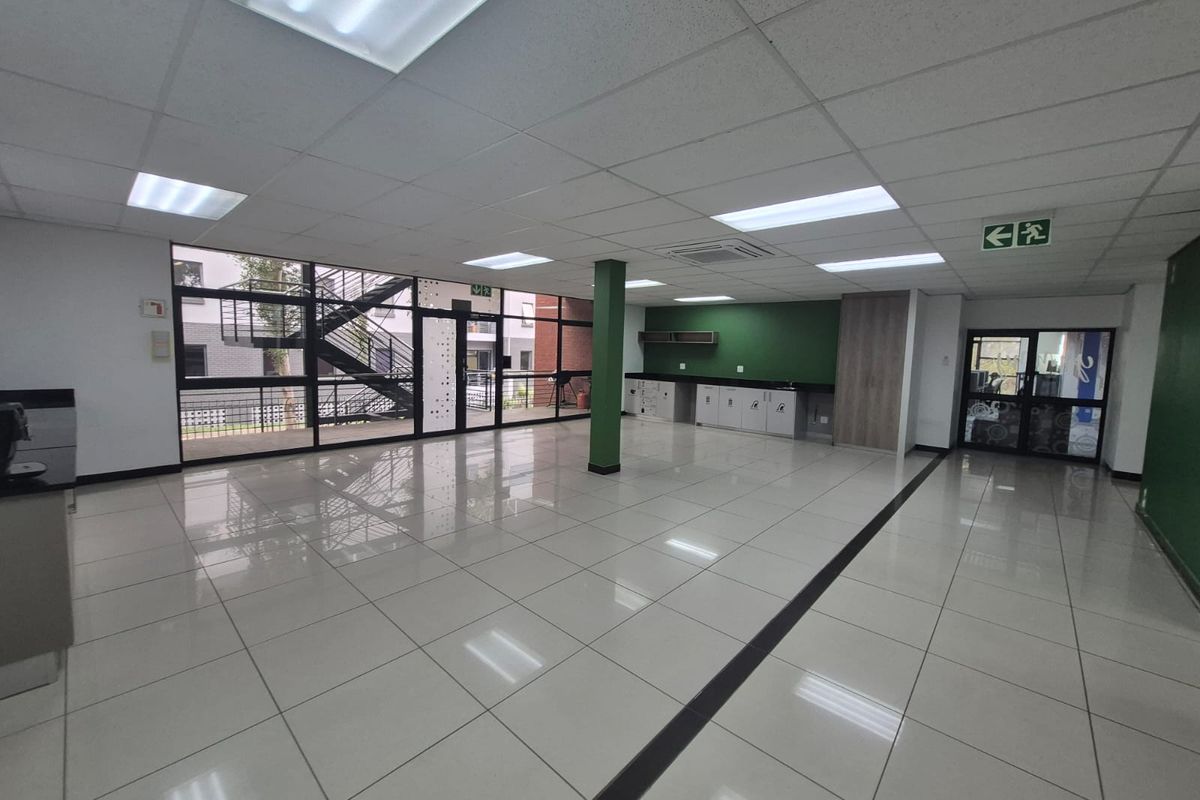 Office suite to rent in business park, off New Rd, Midrand - Photo 2