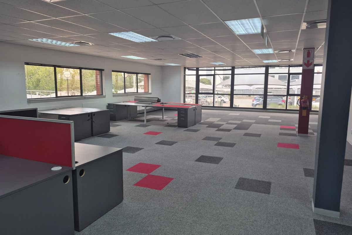 Office suite to rent in business park, off New Rd, Midrand - Photo 4