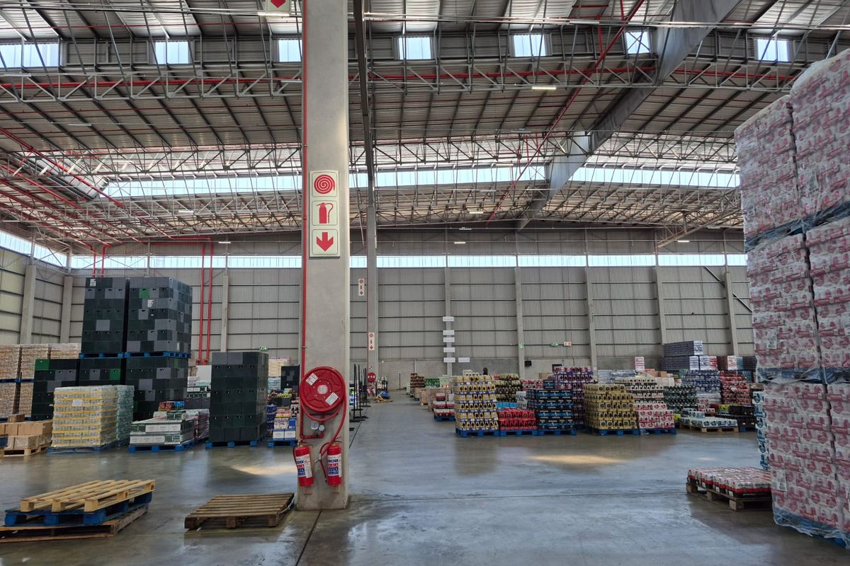 Premium-grade distribution facility to rent in Longlake, Sandton - Photo 4