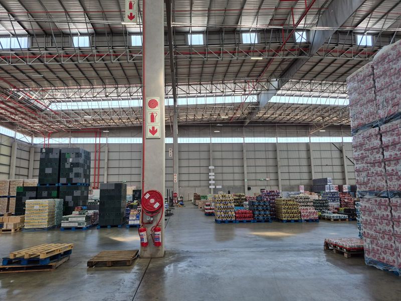 Premium-grade distribution facility to rent in Longlake, Sandton - Photo 4