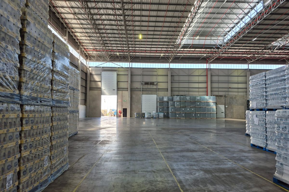 Premium-grade distribution facility to rent in Longlake, Sandton - Photo 5