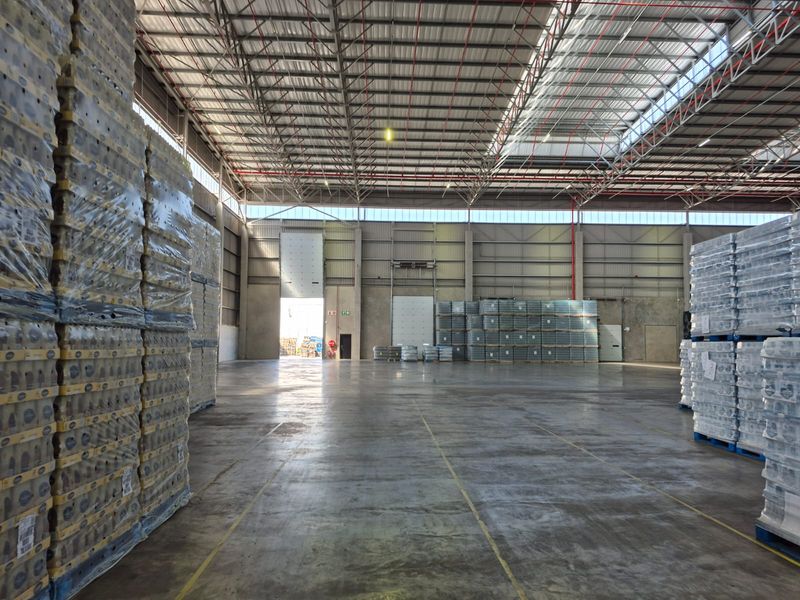 Premium-grade distribution facility to rent in Longlake, Sandton - Photo 5