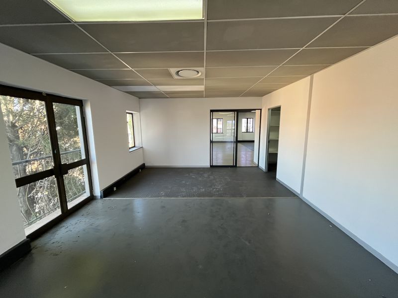 Lovely 1st Floor Office Unit Available - Photo 10