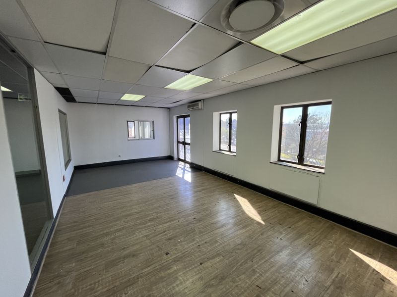 Lovely 1st Floor Office Unit Available - Photo 7