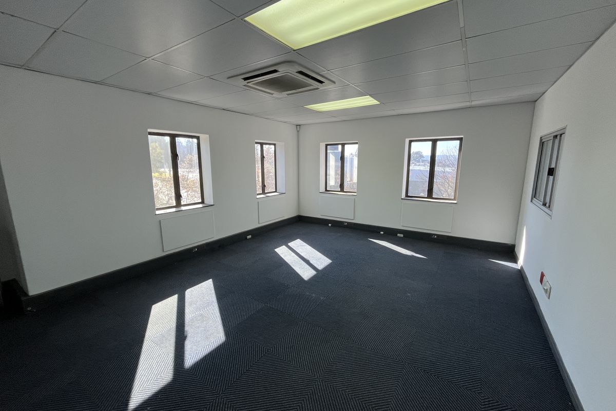 Lovely 1st Floor Office Unit Available - Photo 2