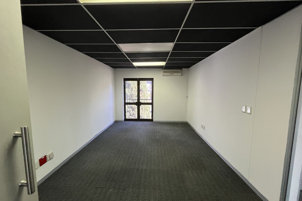 Lovely 1st Floor Office Unit Available - Photo 5