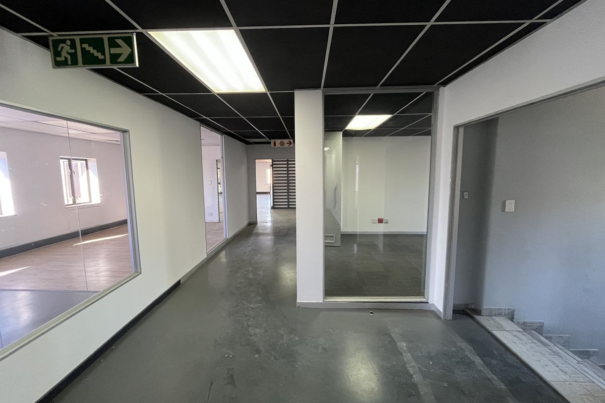 Lovely 1st Floor Office Unit Available - Photo 4