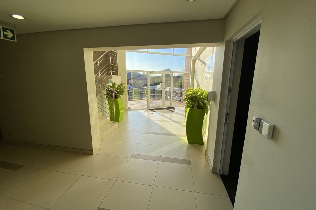 224m2 Ground Floor Suite to Let in Fourways - Photo 3