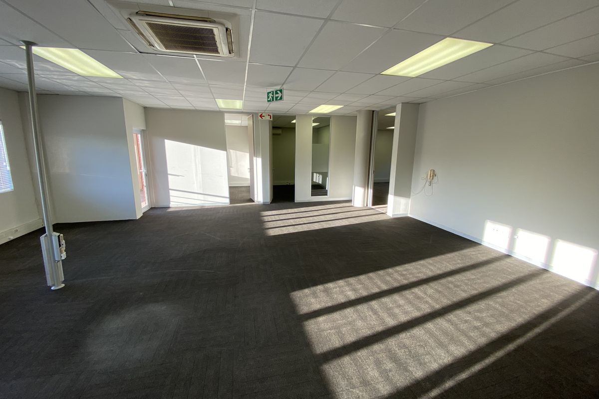 224m2 Ground Floor Suite to Let in Fourways - Photo 5
