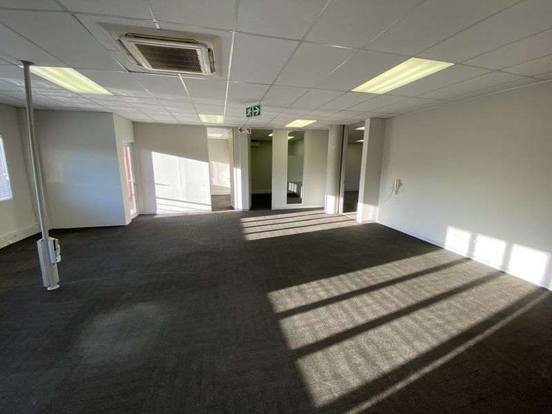 224m2 Ground Floor Suite to Let in Fourways - Photo 5