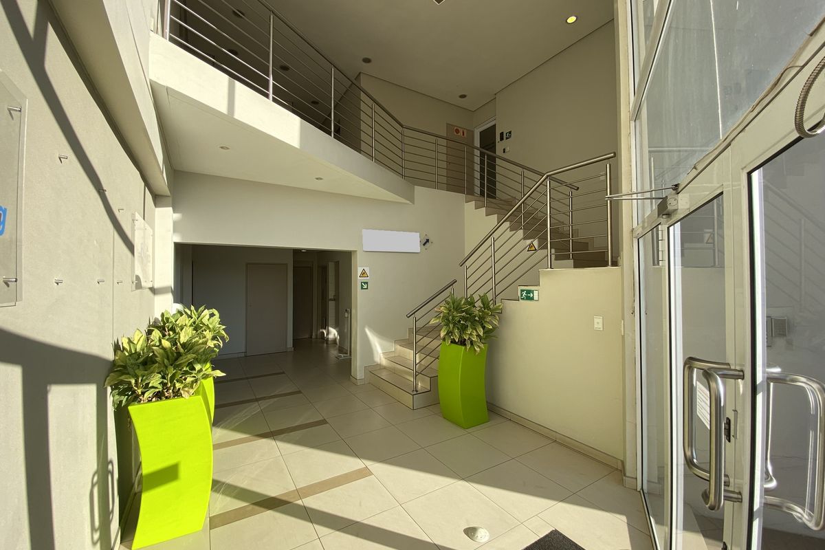 224m2 Ground Floor Suite to Let in Fourways - Photo 2