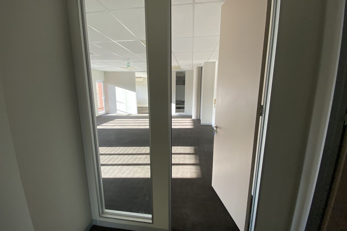 224m2 Ground Floor Suite to Let in Fourways - Photo 4