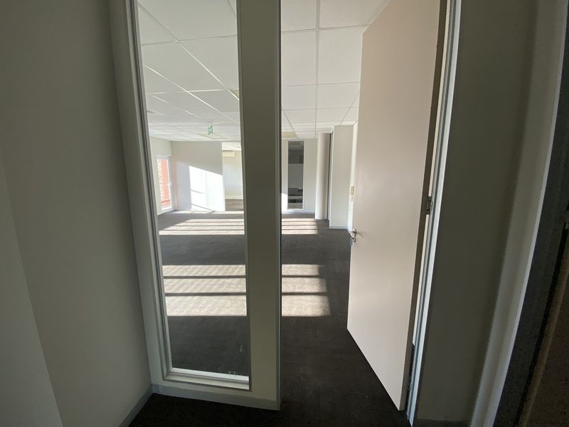 224m2 Ground Floor Suite to Let in Fourways - Photo 4