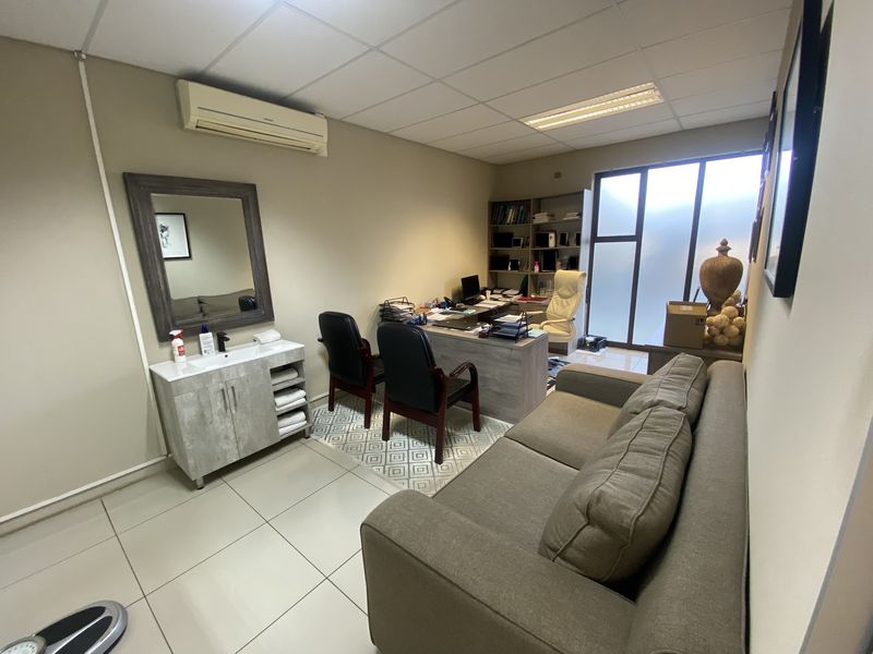 Ground Floor Office Suite to Let in Fourways - Photo 8