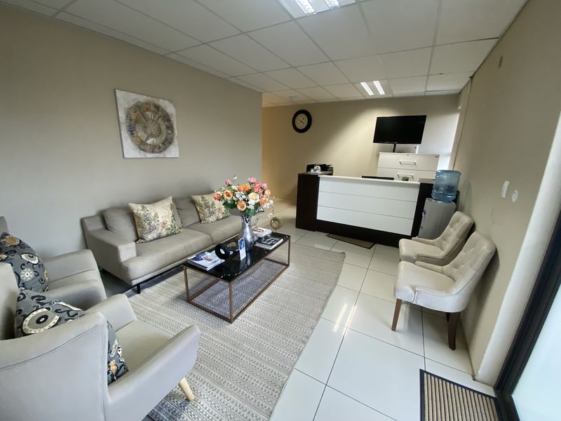 Ground Floor Office Suite to Let in Fourways - Photo 7