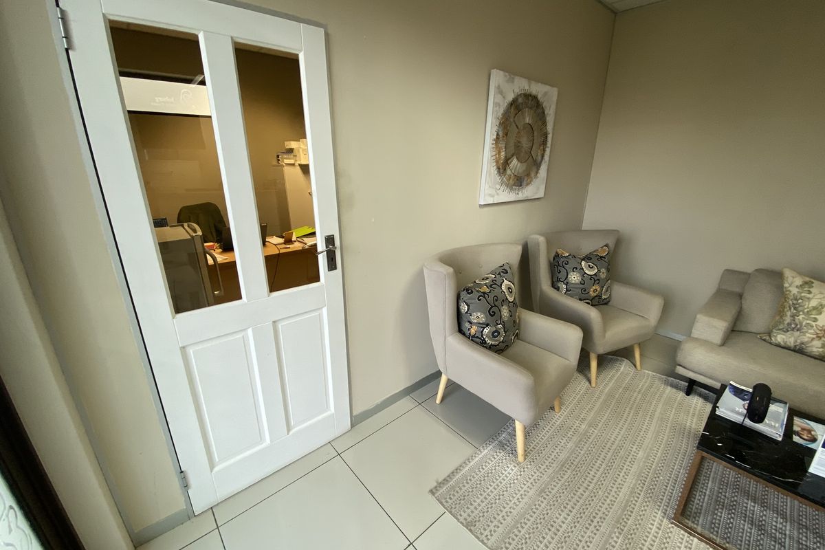 Ground Floor Office Suite to Let in Fourways - Photo 5