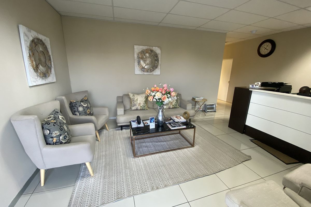 Ground Floor Office Suite to Let in Fourways - Photo 4