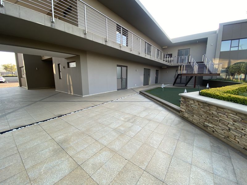 Ground Floor Office Suite to Let in Fourways - Photo 3