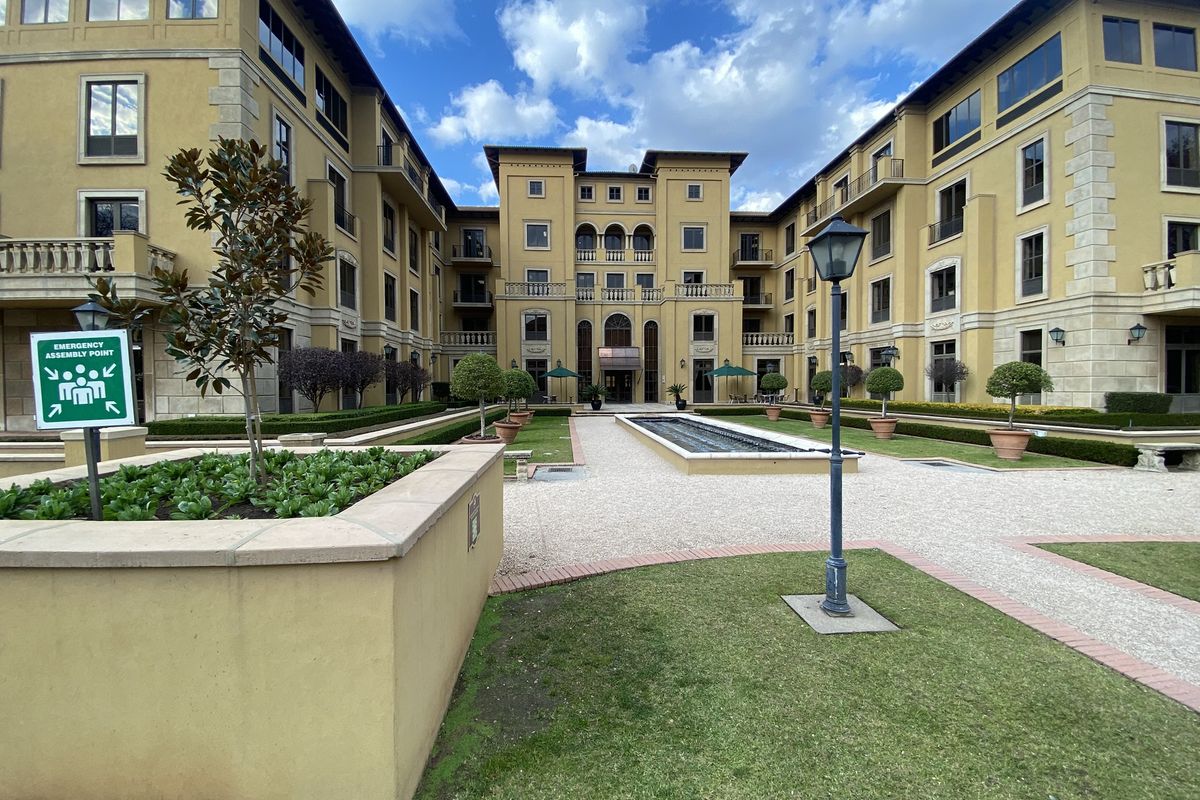 First Floor Suite to Let at the Palazzo Towers in Fourways - Photo 2