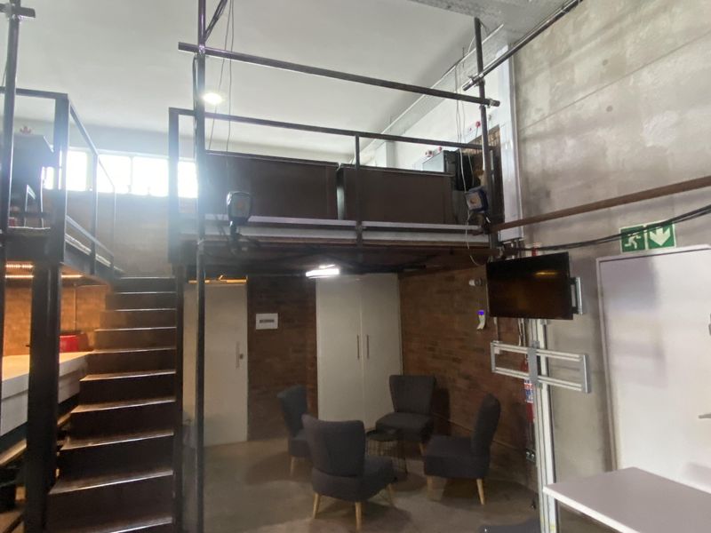 Synergistic creative office space to rent in secure complex - Photo 7