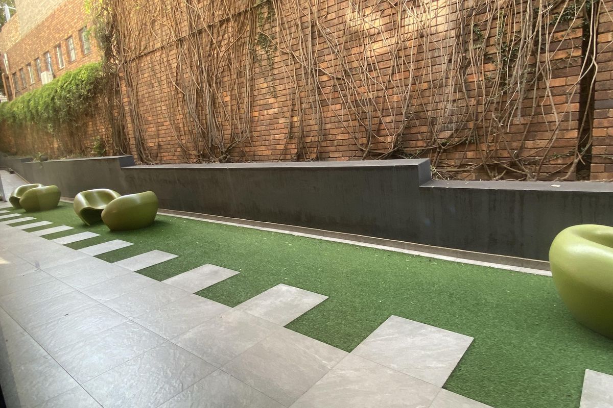 Synergistic creative office space to rent in secure complex - Photo 5