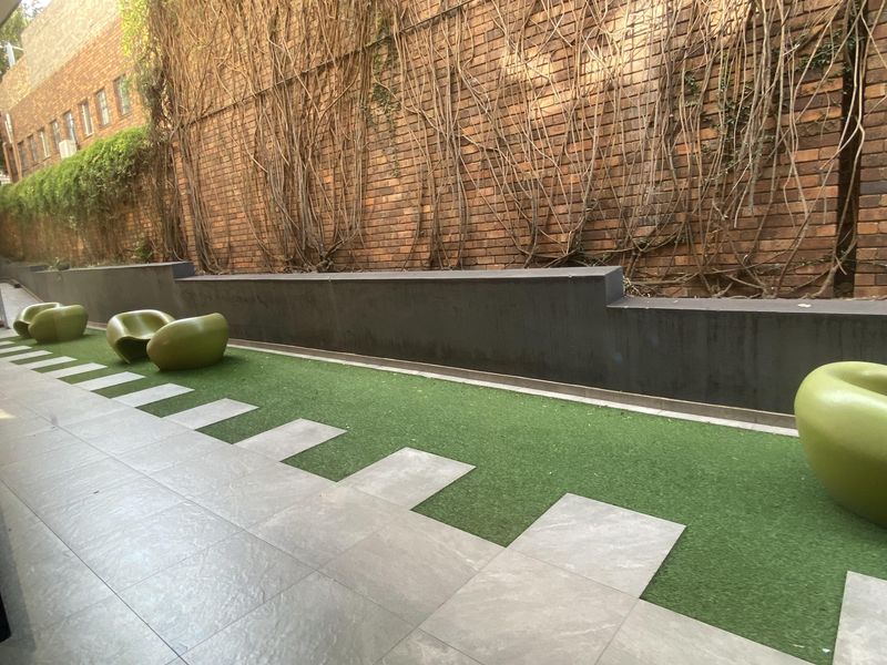 Synergistic creative office space to rent in secure complex - Photo 5