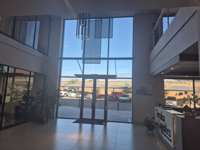 Prime logistics/distribution centre to rent, with R21 motorway frontage, Eastport Logistics Park - Photo 3