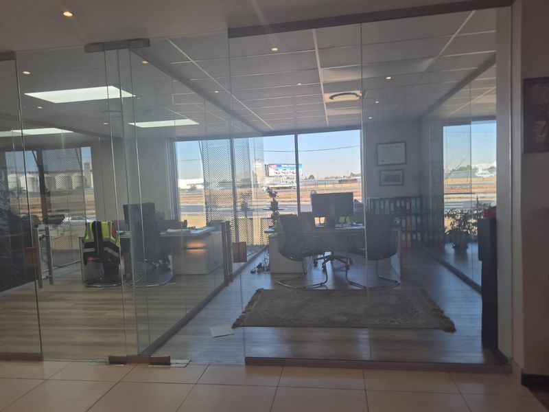 Prime logistics/distribution centre to rent, with R21 motorway frontage, Eastport Logistics Park - Photo 10