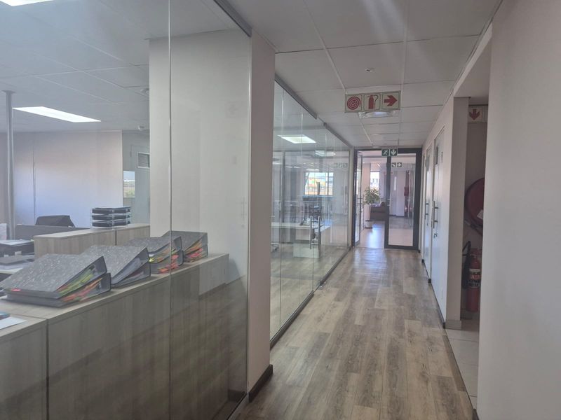 Prime logistics/distribution centre to rent, with R21 motorway frontage, Eastport Logistics Park - Photo 9