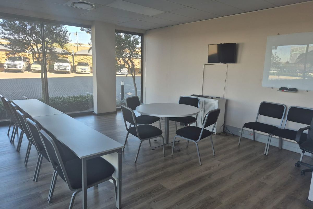 Prime logistics/distribution centre to rent, with R21 motorway frontage, Eastport Logistics Park - Photo 4