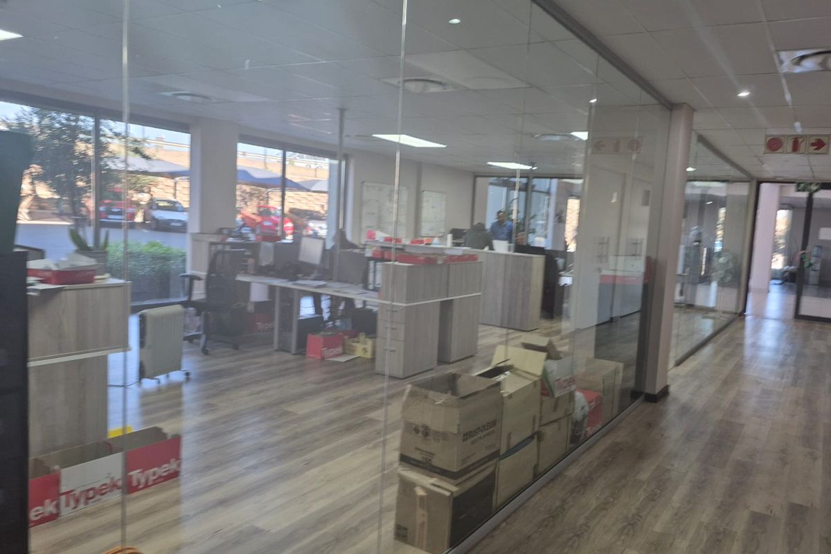 Prime logistics/distribution centre to rent, with R21 motorway frontage, Eastport Logistics Park - Photo 5