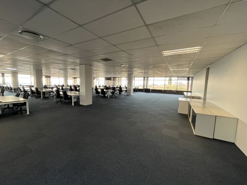 2nd Floor of 1232m2 with new fitout and 140 workstations - Photo 9