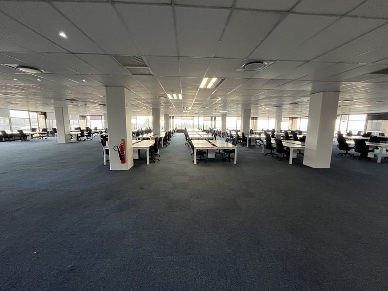 2nd Floor of 1232m2 with new fitout and 140 workstations - Photo 10