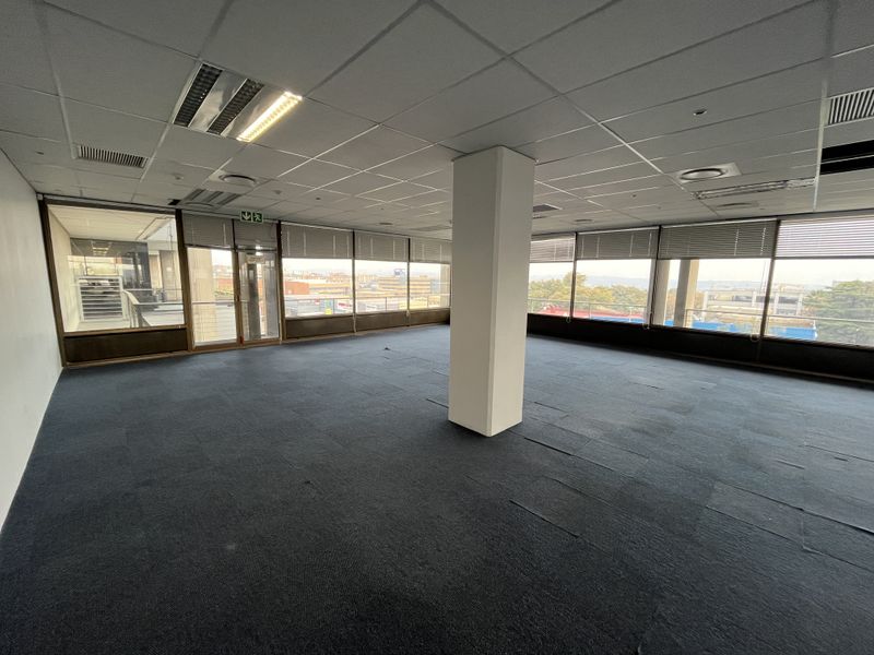 2nd Floor of 1232m2 with new fitout and 140 workstations - Photo 8