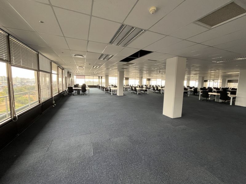 2nd Floor of 1232m2 with new fitout and 140 workstations - Photo 7