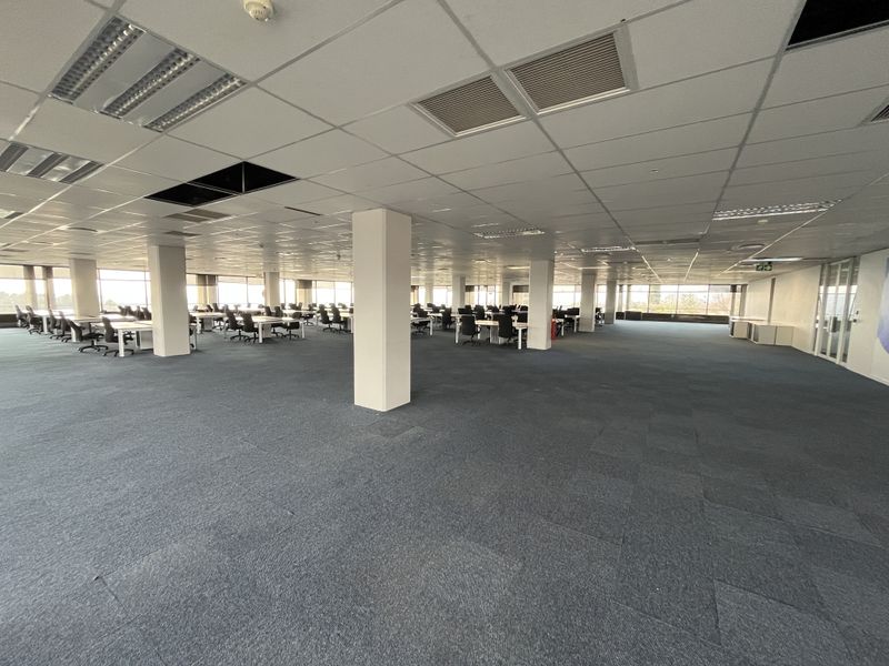 2nd Floor of 1232m2 with new fitout and 140 workstations - Photo 6