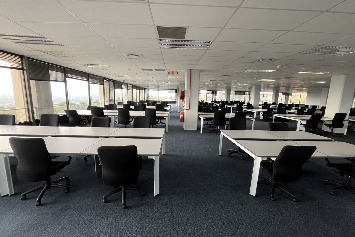 2nd Floor of 1232m2 with new fitout and 140 workstations - Photo 2