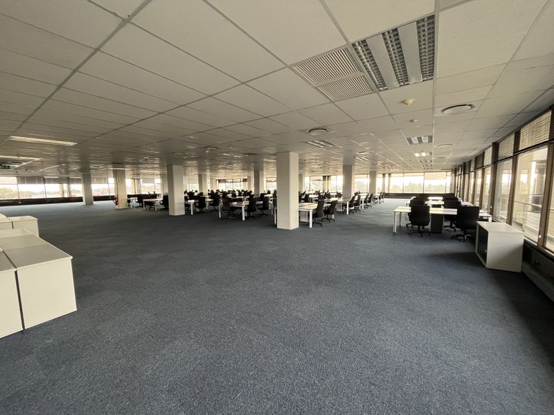 2nd Floor of 1232m2 with new fitout and 140 workstations - Photo 4