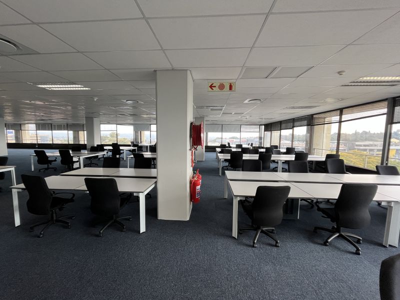 2nd Floor of 1232m2 with new fitout and 140 workstations - Photo 3
