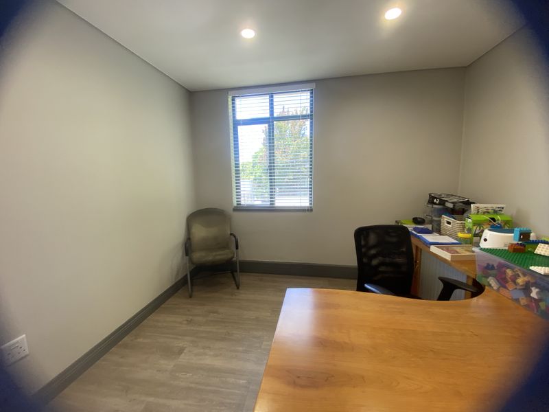 Furnished air-conditioned medical suites to rent in secure complex in Dunkeld West, Johannesburg - Photo 8