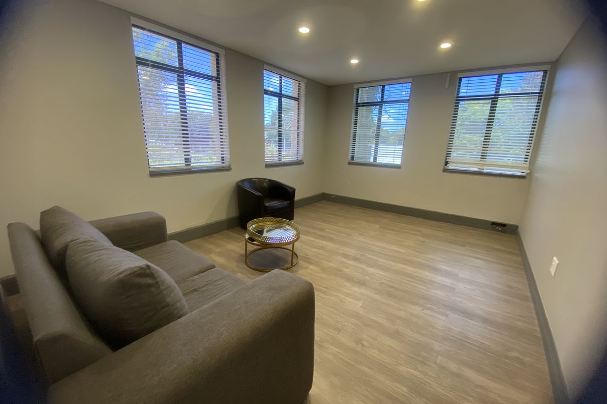 Furnished air-conditioned medical suites to rent in secure complex in Dunkeld West, Johannesburg - Photo 5