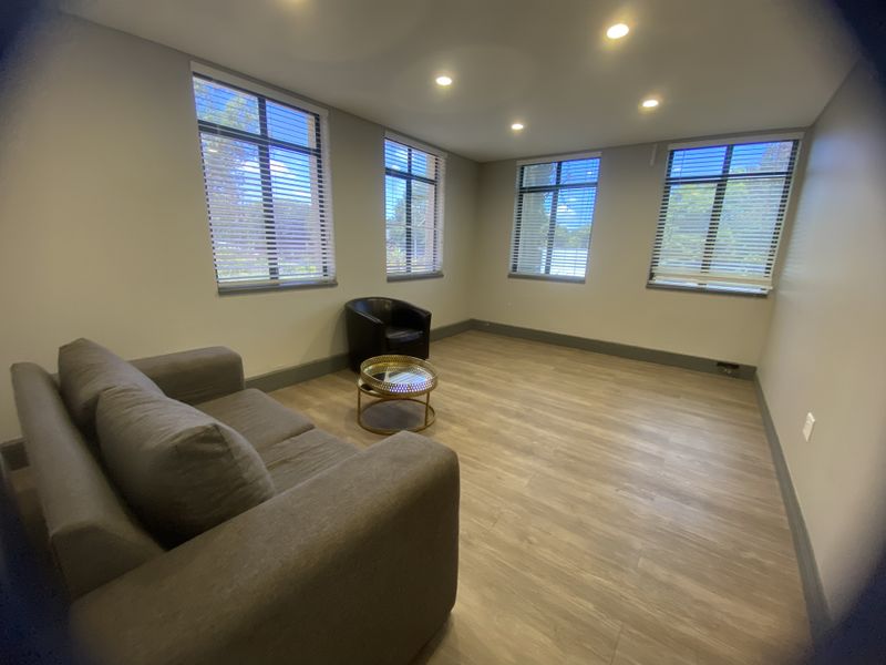 Furnished air-conditioned medical suites to rent in secure complex in Dunkeld West, Johannesburg - Photo 5