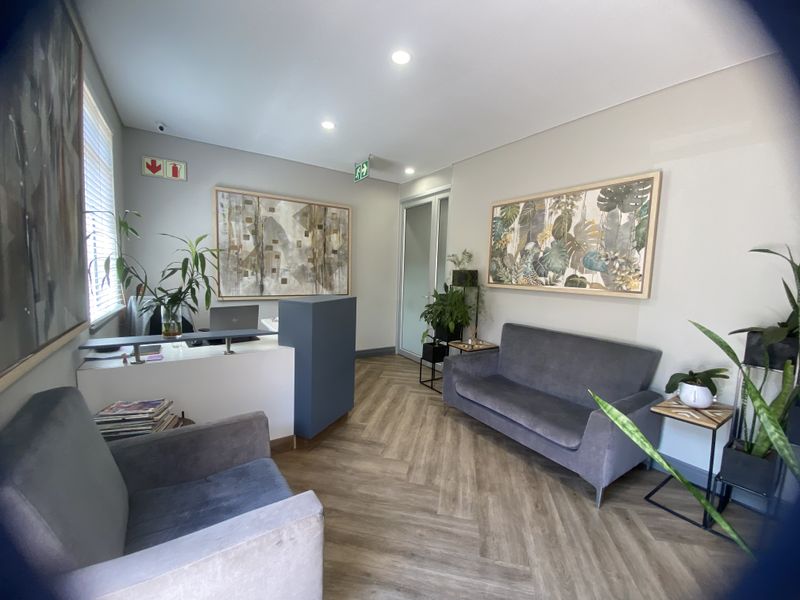 Furnished air-conditioned medical suites to rent in secure complex in Dunkeld West, Johannesburg - Photo 4