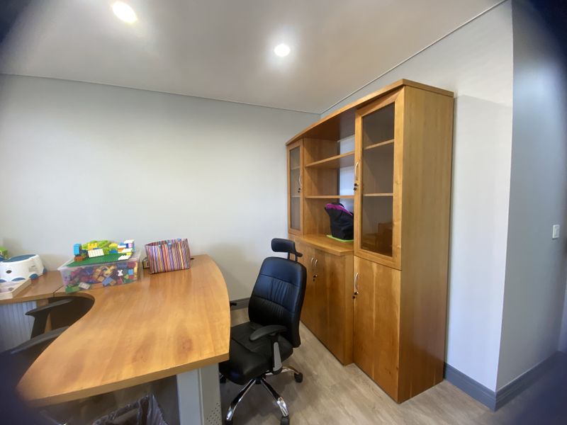 Furnished air-conditioned medical suites to rent in secure complex in Dunkeld West, Johannesburg - Photo 9