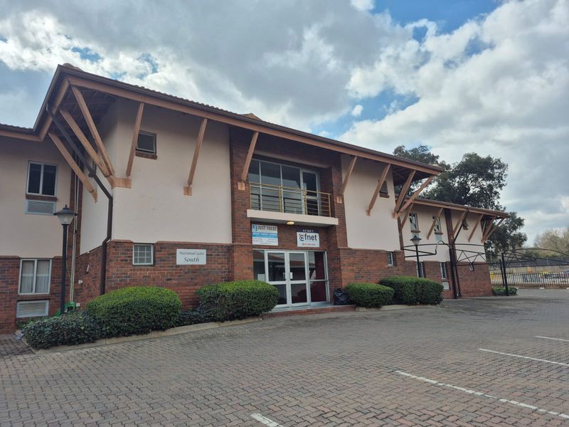 Office Building For Sale with branding opportunity in popular business Park, Midrand - Photo 10