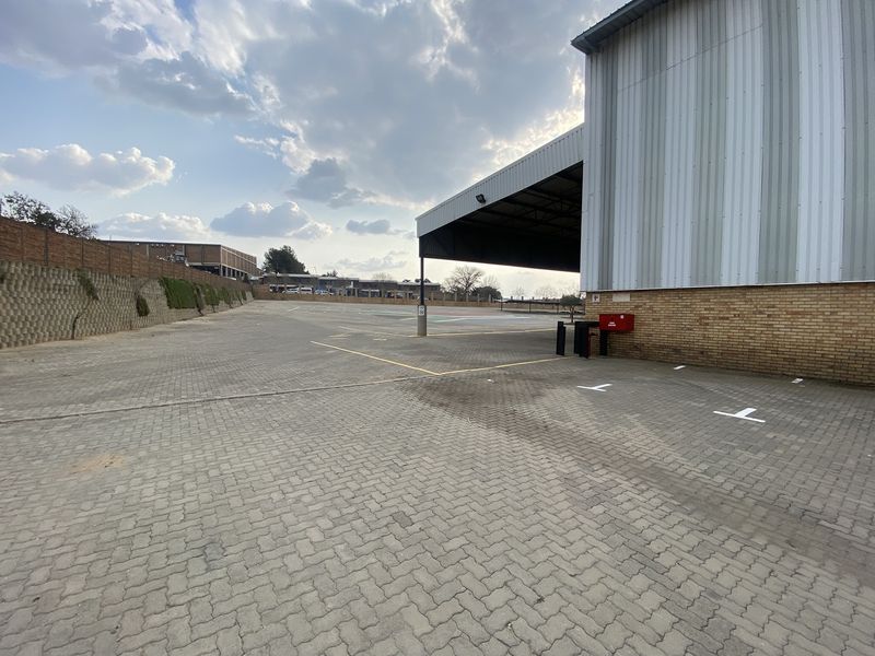 22 510m2 Warehouse Available to Let in Mostyn Park - Photo 6